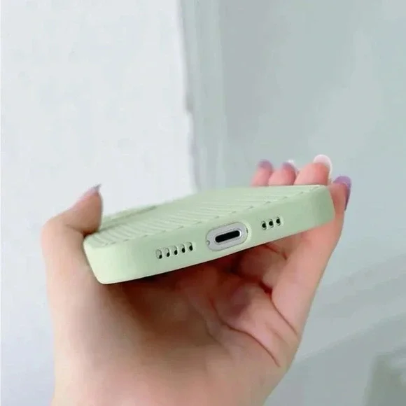 ⚠️Clearance iPhone 14/Pro/Pro Max Green Textured Phone Case - Picture 3 of 4